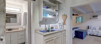 Nantucket Hide-away Cottage on Saint Marys River!