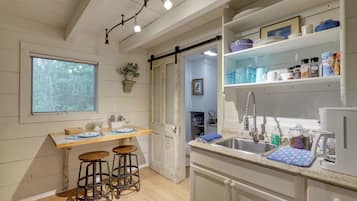 Apartment (0 Bedroom) | Interior