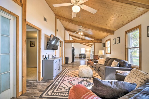 House (3 Bedrooms) | Interior