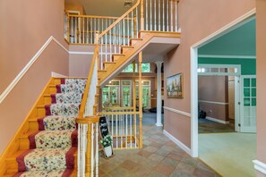 House (5 Bedrooms) | Interior