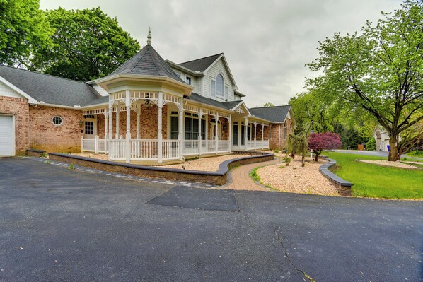 House (5 Bedrooms) | Interior