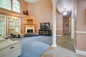 House (5 Bedrooms) | Interior