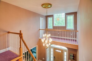 House (5 Bedrooms) | Interior