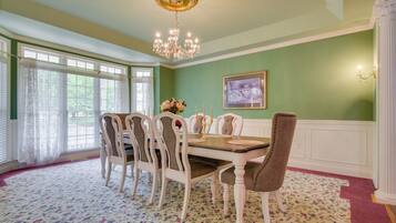 House (5 Bedrooms) | Interior