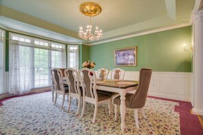 House (5 Bedrooms) | Interior