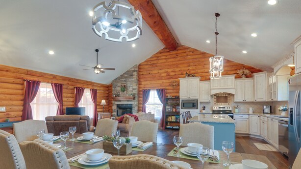 A log cabin interior with a dining area, kitchen, and living room. - 'the Cliffrose Cabin' - Hike, Relax, Explore! (Kanab)