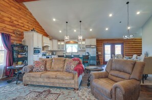 House (2 Bedrooms) | Interior - 'the Cliffrose Cabin' - Hike, Relax, Explore! (Kanab)