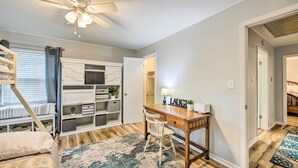 A bedroom with a bunk bed, a desk, and a chair. - Longview Vacation Rental Home: 4 Mi to Dtwn (Longview)