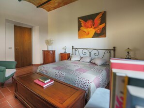 1 dormitorio, tabla de planchar con plancha, cuna de viaje y wifi