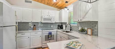 House (2 Bedrooms) | Interior