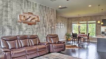 Apartment (3 Bedrooms) | Front of property