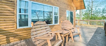 Secluded Lost Lake Cottage w/ Spacious Loft!