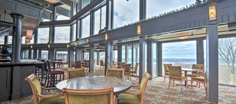 Cozy Bellaire Condo w/ Balcony - 3 Mi to Skiing!