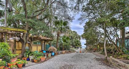 Walk to Coast: Galveston Bay Retreat w/ Grill