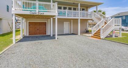 Coastal Home: Walk to Holden Beach!