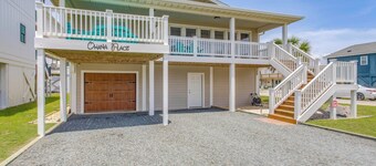 Coastal Home: Walk to Holden Beach!