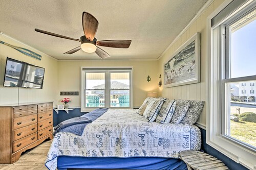 Coastal Home: Walk to Holden Beach!