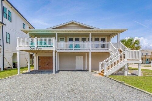 Coastal Home: Walk to Holden Beach!