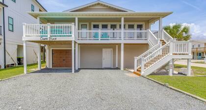 Coastal Home: Walk to Holden Beach!