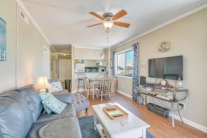 Apartment (2 Bedrooms) | Front of property - Coastal Condo on Beach w/ Community Pool Access! (Murrells Inlet)