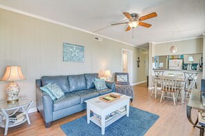 Interior - Coastal Condo on Beach w/ Community Pool Access! (Murrells Inlet)