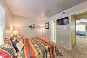 Interior - Ruidoso Condo w/ Mountain Views - Walk to Downtown (Ruidoso)