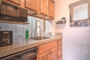 Apartment (0 Bedroom) | Interior - Studio ~ 3 Mi to Great Smoky Mountain Nat'l Park! (Gatlinburg)