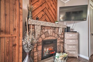 Apartment (0 Bedroom) | Interior - Studio ~ 3 Mi to Great Smoky Mountain Nat'l Park! (Gatlinburg)