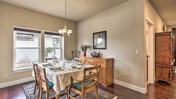 House (3 Bedrooms) | Interior