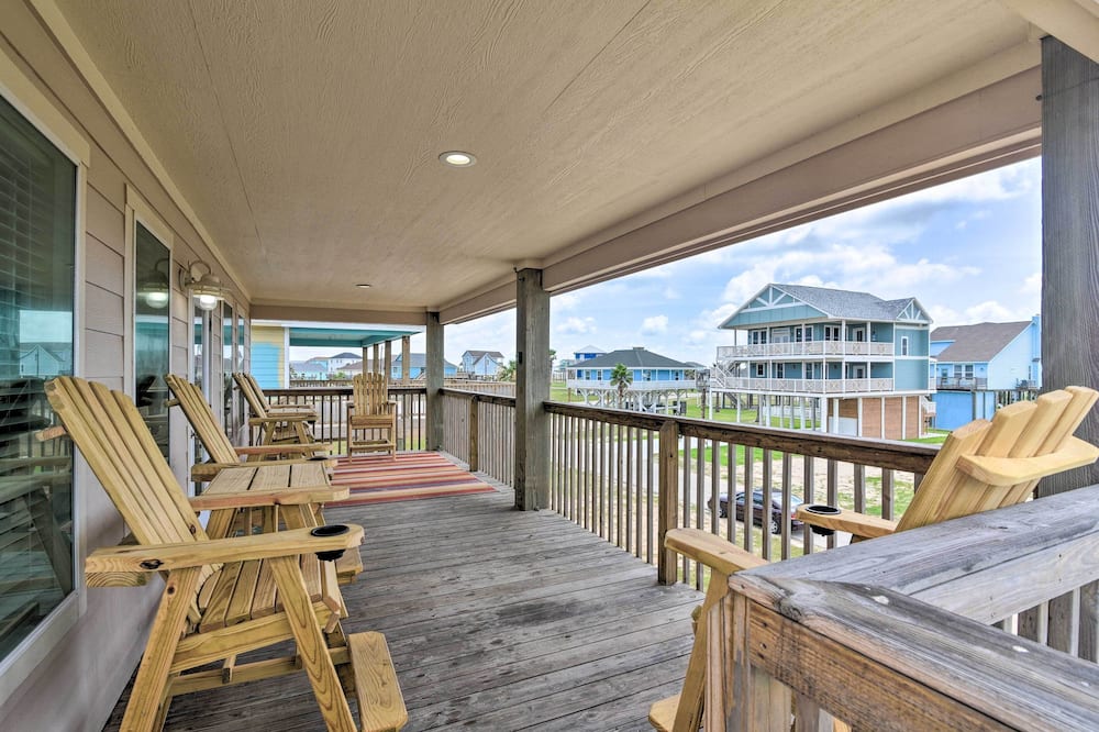 Private Beach Access: Coastal Freeport Home! - San Luis Pass, TX