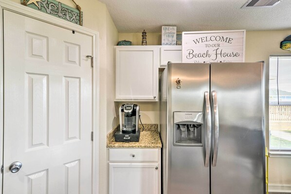 Interior - Private Beach Access: Coastal Freeport Home! (Freeport)