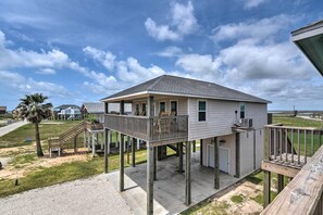 House (3 Bedrooms) | Interior - Private Beach Access: Coastal Freeport Home! (Freeport)