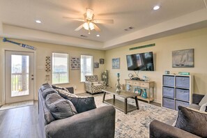 Interior - Private Beach Access: Coastal Freeport Home! (Freeport)