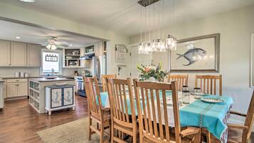 House (5 Bedrooms) | Interior