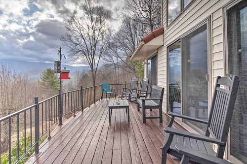 Secluded Home w/ Views in Burnsville: Hike & Ski!