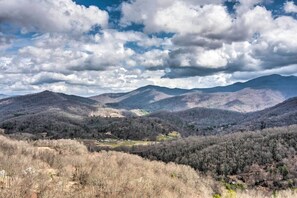 A mountainous landscape with a valley and scattered buildings. - Secluded Home w/ Views in Burnsville: Hike & Ski! (Burnsville)