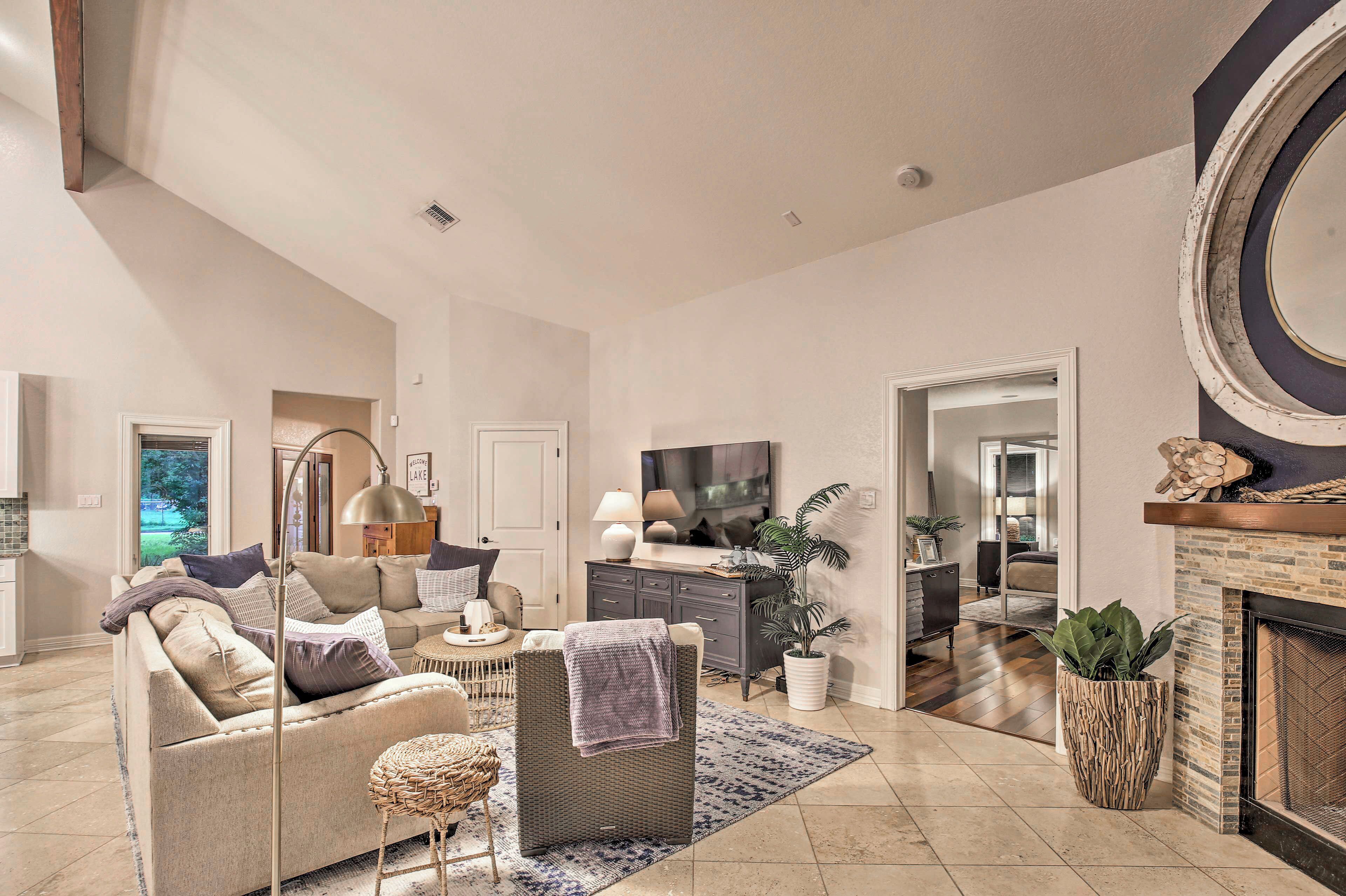 House (5 Bedrooms) | Interior