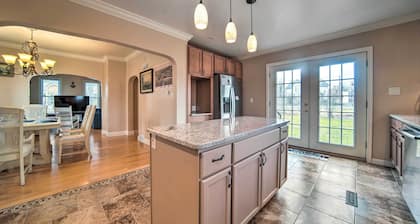 1 Block to Bridge Street: Lake Erie Vacation Home!