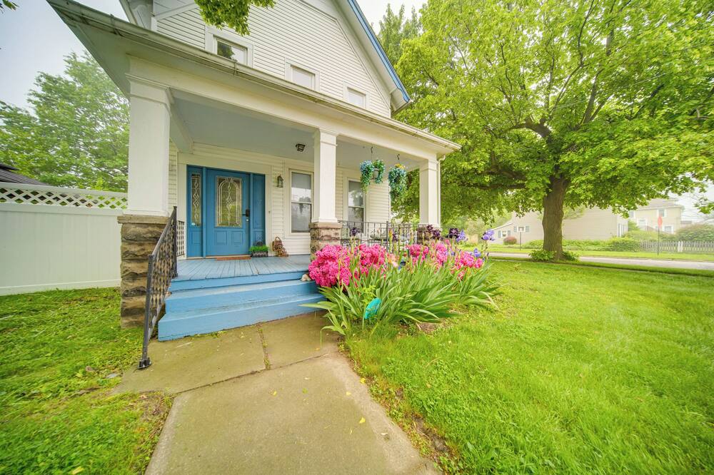 1 Block to Bridge Street: Lake Erie Vacation Home! - North Kingsville, OH