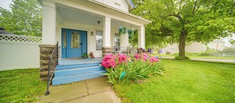 1 Block to Bridge Street: Lake Erie Vacation Home!