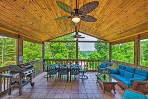 Outdoor dining - Charming Getaway w/ Lake Cumberland Views! (Albany)