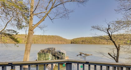 Athens Vintage Fishing Cabin on Elk River!