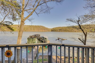 Athens Vintage Fishing Cabin on Elk River!