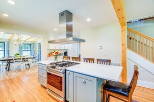 House (5 Bedrooms) | Interior