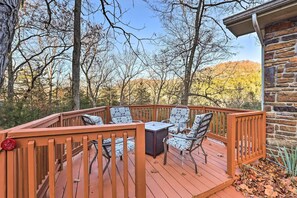 House (2 Bedrooms) | Interior - Holiday Island Home: Mountain View + Hot Tub! (Eureka Springs)