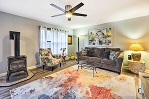 House (2 Bedrooms) | Interior - Holiday Island Home: Mountain View + Hot Tub! (Eureka Springs)