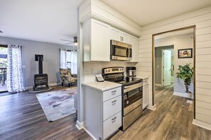 House (2 Bedrooms) | Interior - Holiday Island Home: Mountain View + Hot Tub! (Eureka Springs)