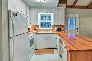 House (1 Bedroom) | Interior - Rockingham Cabin on 75 Acres w/ Lake Access! (Rockingham)