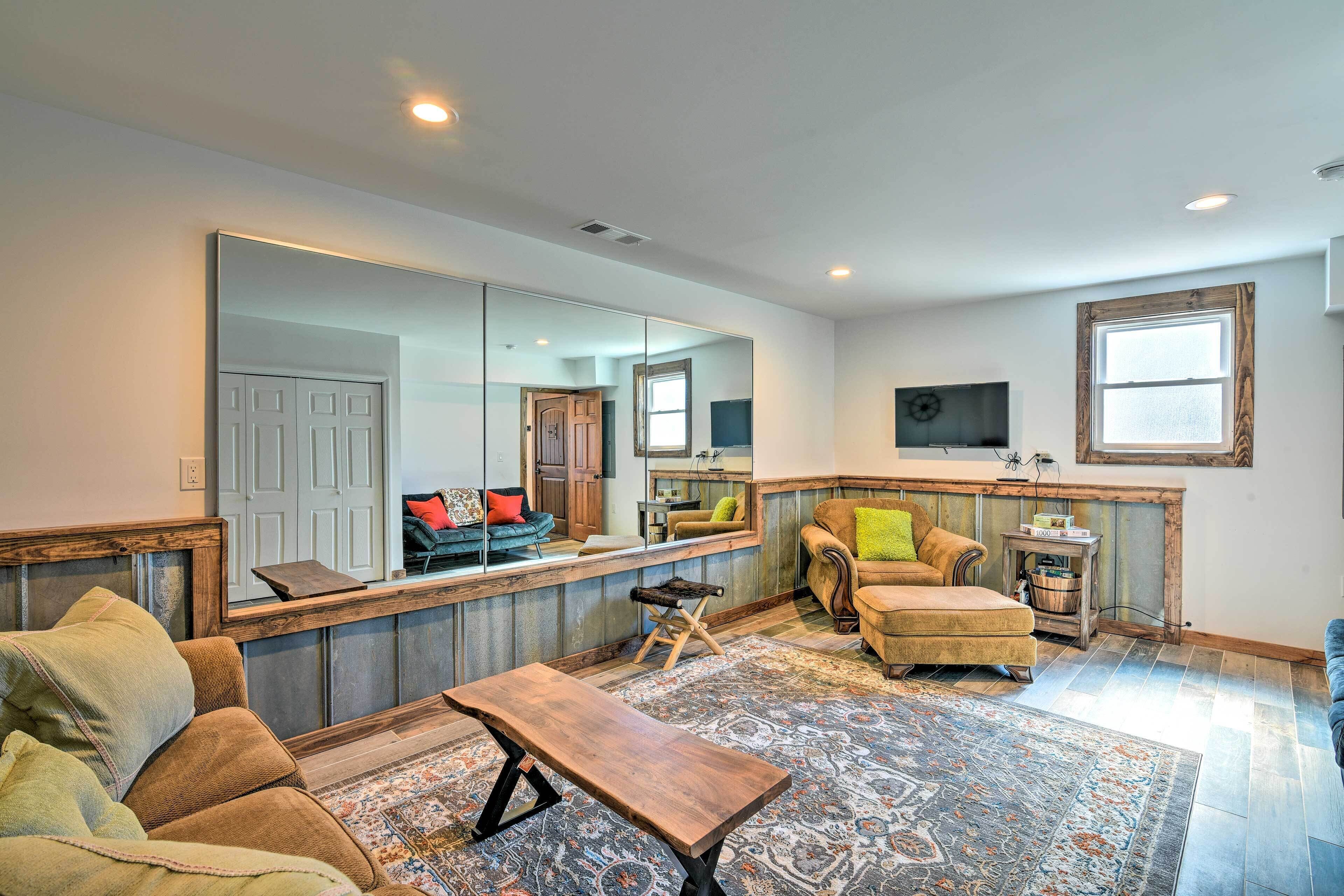 House (2 Bedrooms) | Living area | TV, fireplace, iPod dock