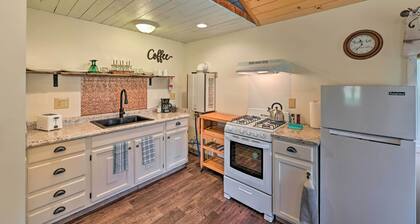 Quiet Country Escape: Fire Pit, Fish On-site!